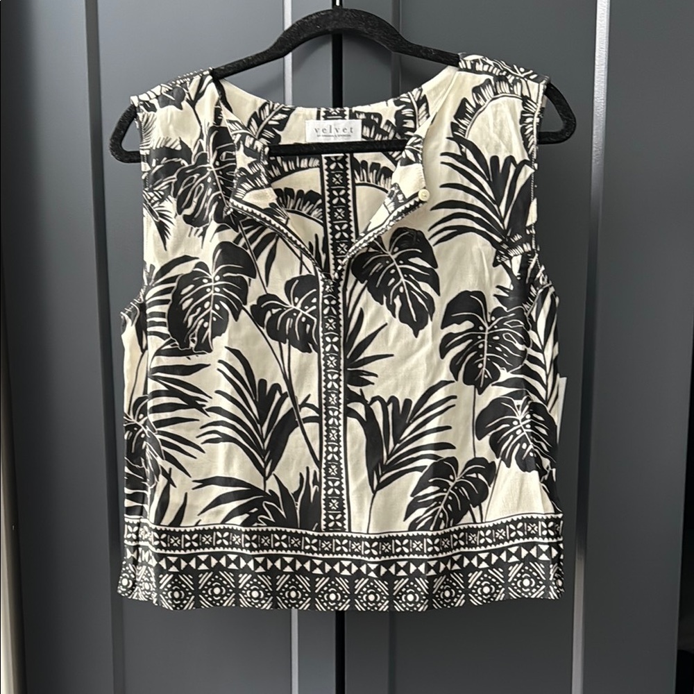 Velvet Black and White Sleeveless Blouse